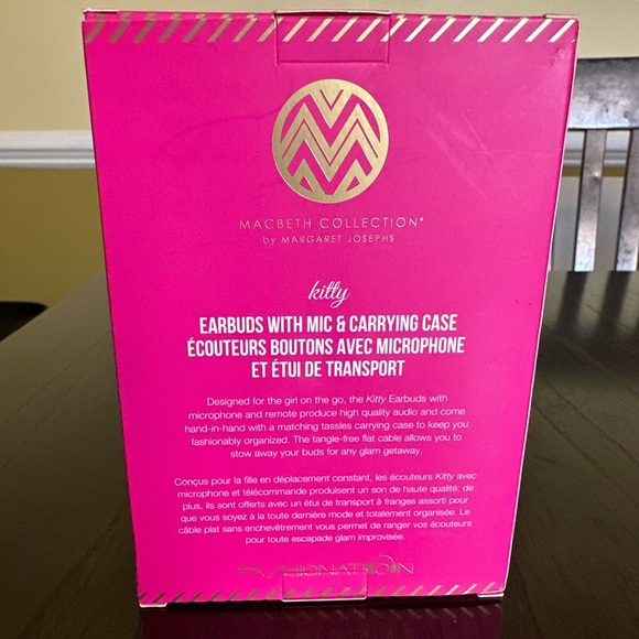 Macbeth Animal Print Earphones with Mic and Zip Pouch New in Box - Picture 3 of 6